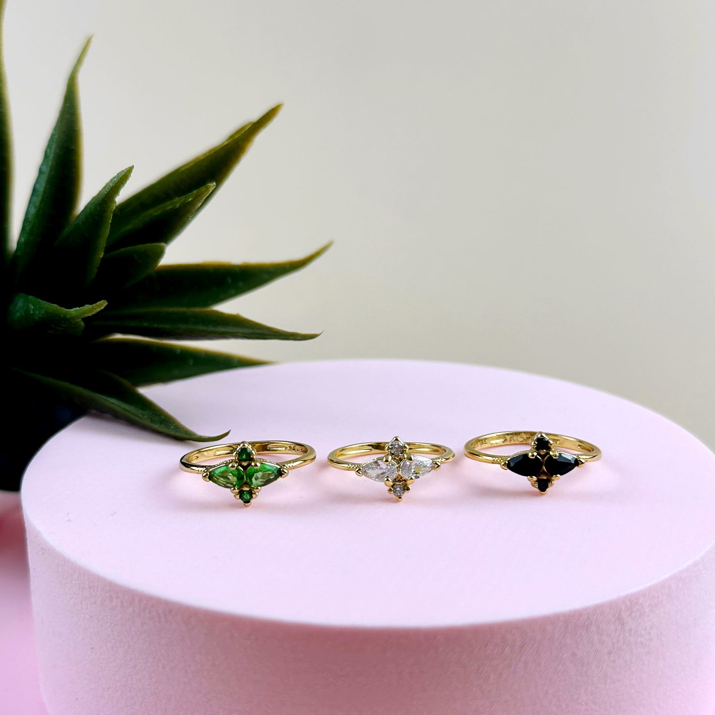 Vintage Flower Ring for Women - Delicate CZ Floral Statement Ring