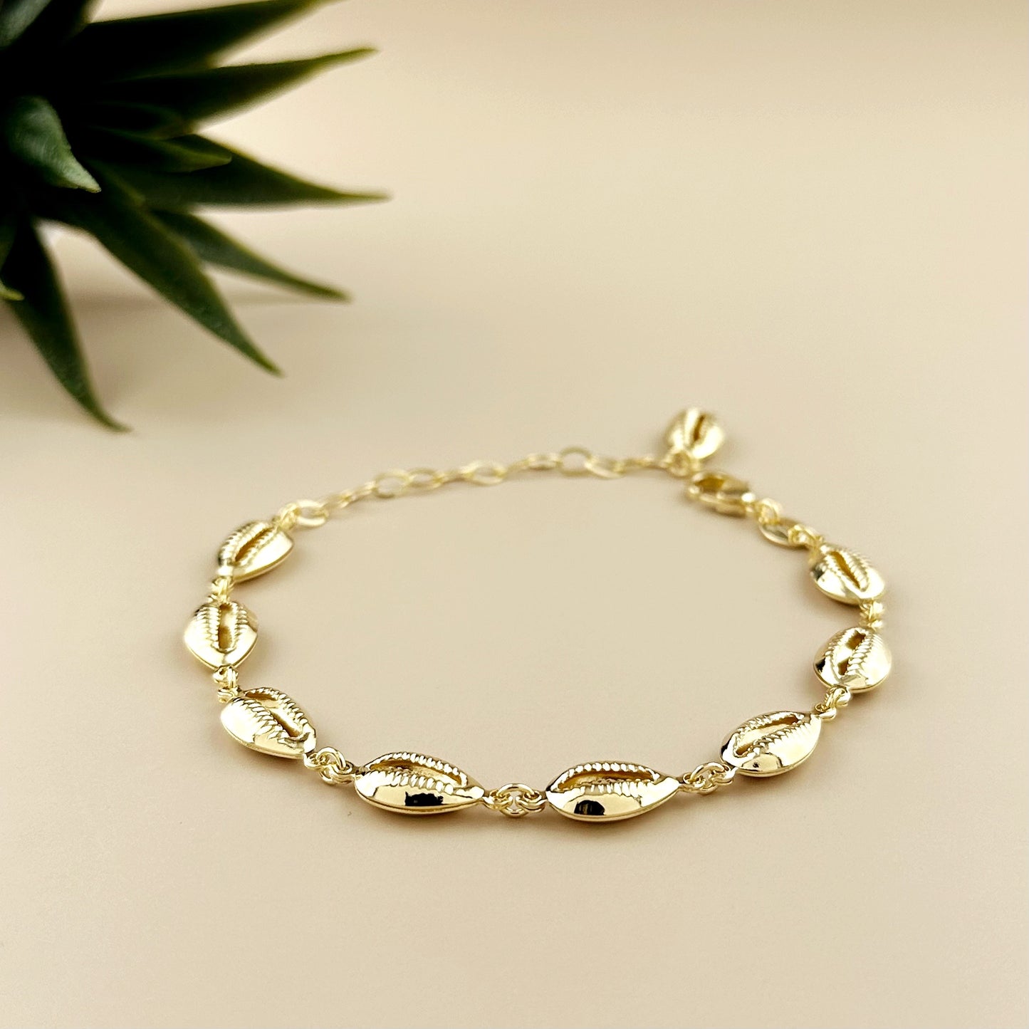 Cowrie Shell Bracelet for Women - Adjustable Beach Jewelry