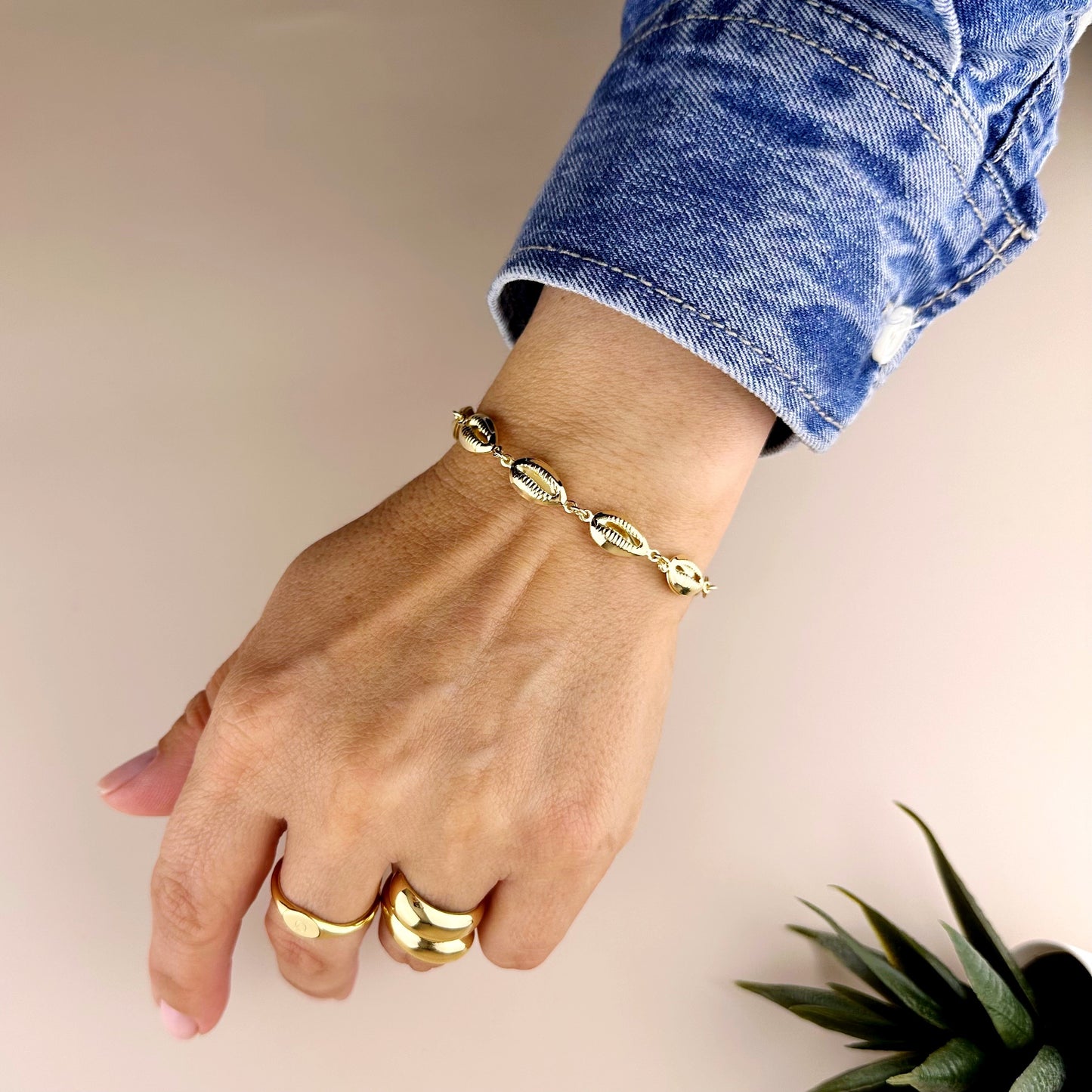 Cowrie Shell Bracelet for Women - Adjustable Beach Jewelry