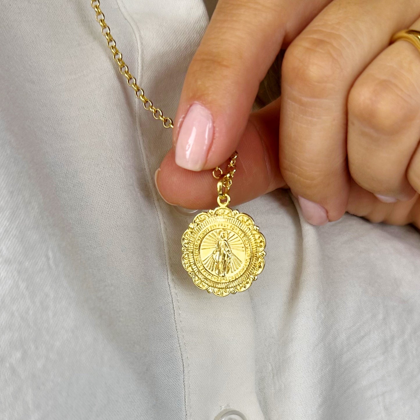 Fleur-de-Lis Miraculous Medal Pendant - Sacred Beauty for Your Daily Journey