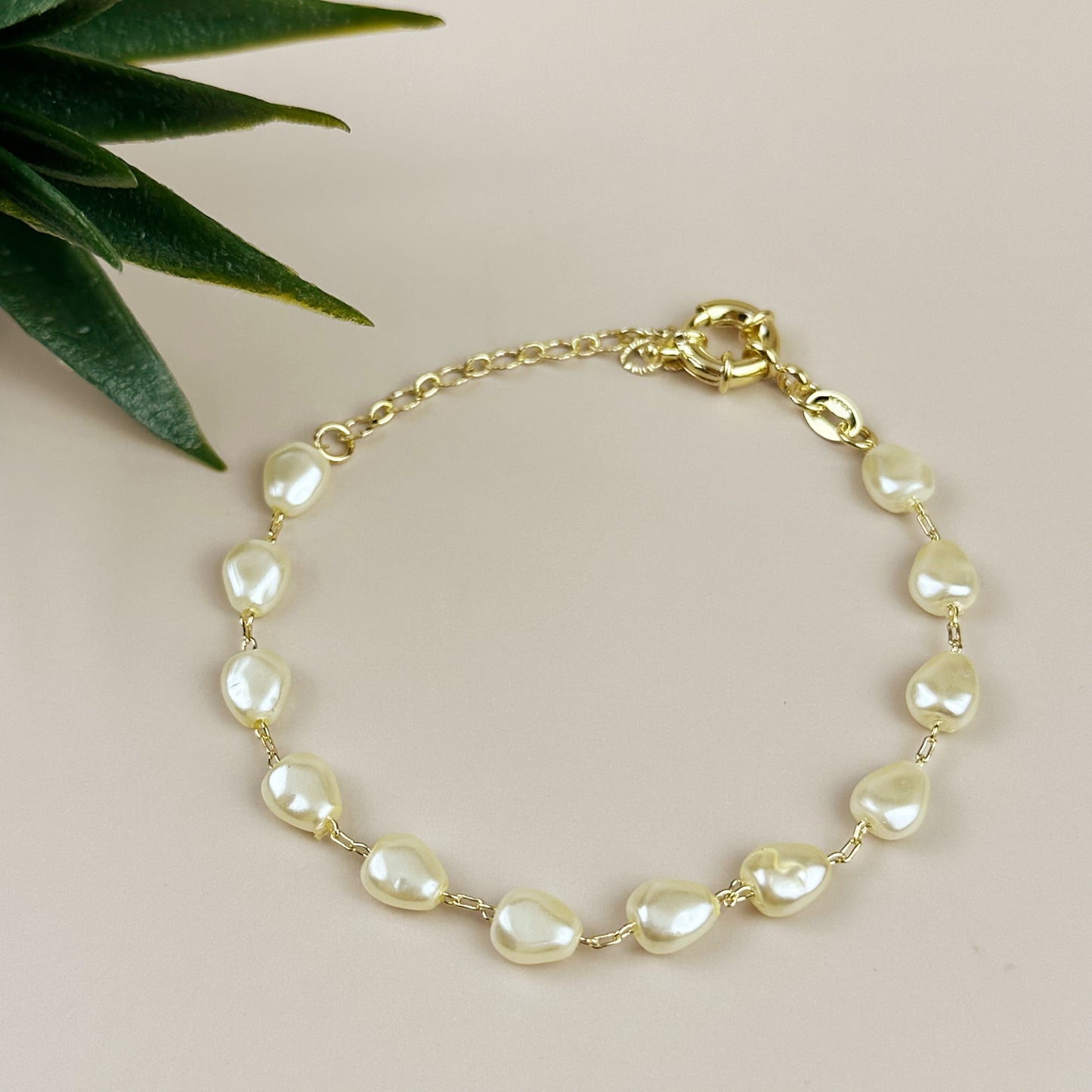 Baroque Pearl Bracelet - Timeless Elegance with a Modern Twist