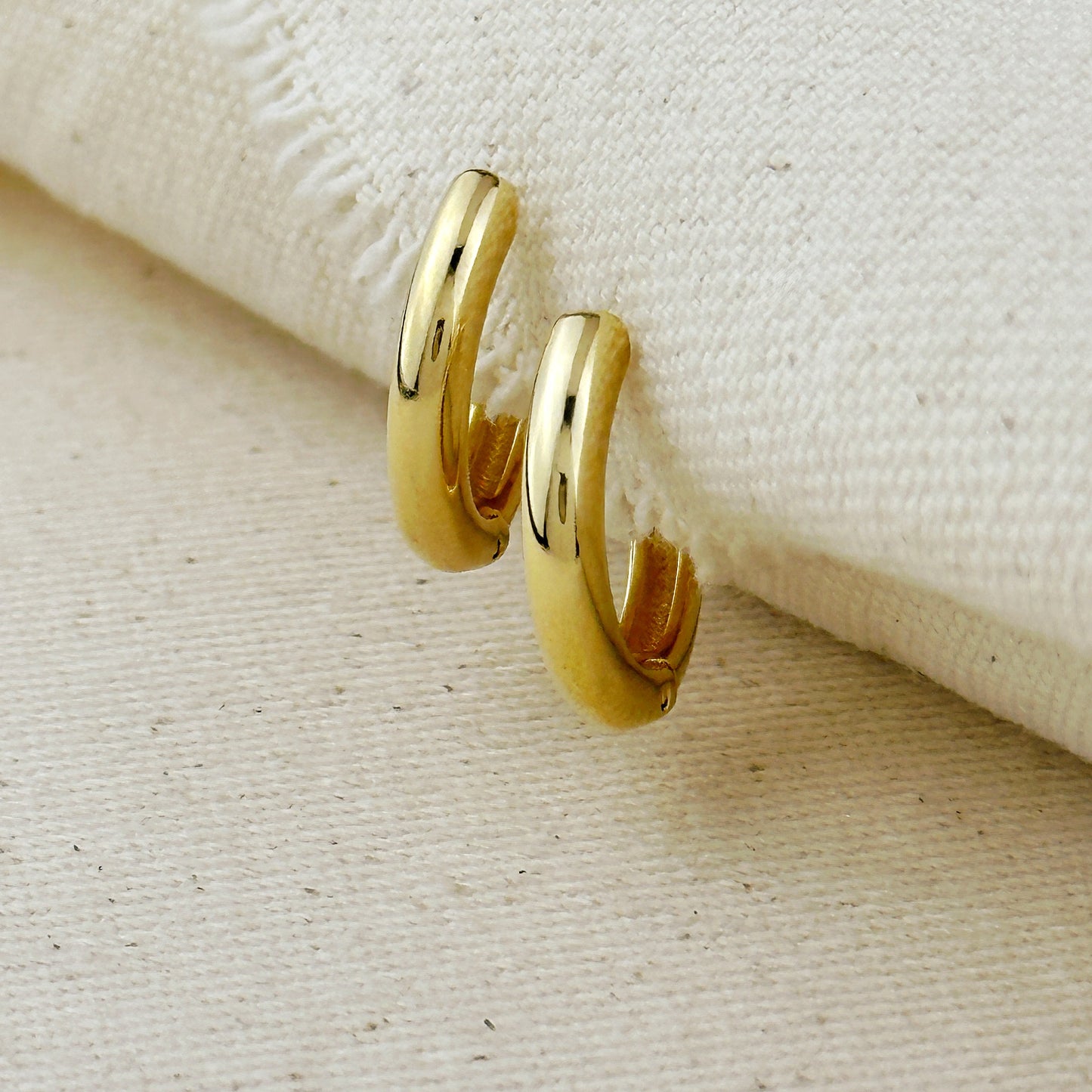 Clicker Hoop Earrings - 20mm Polished Gold Hoops for Women
