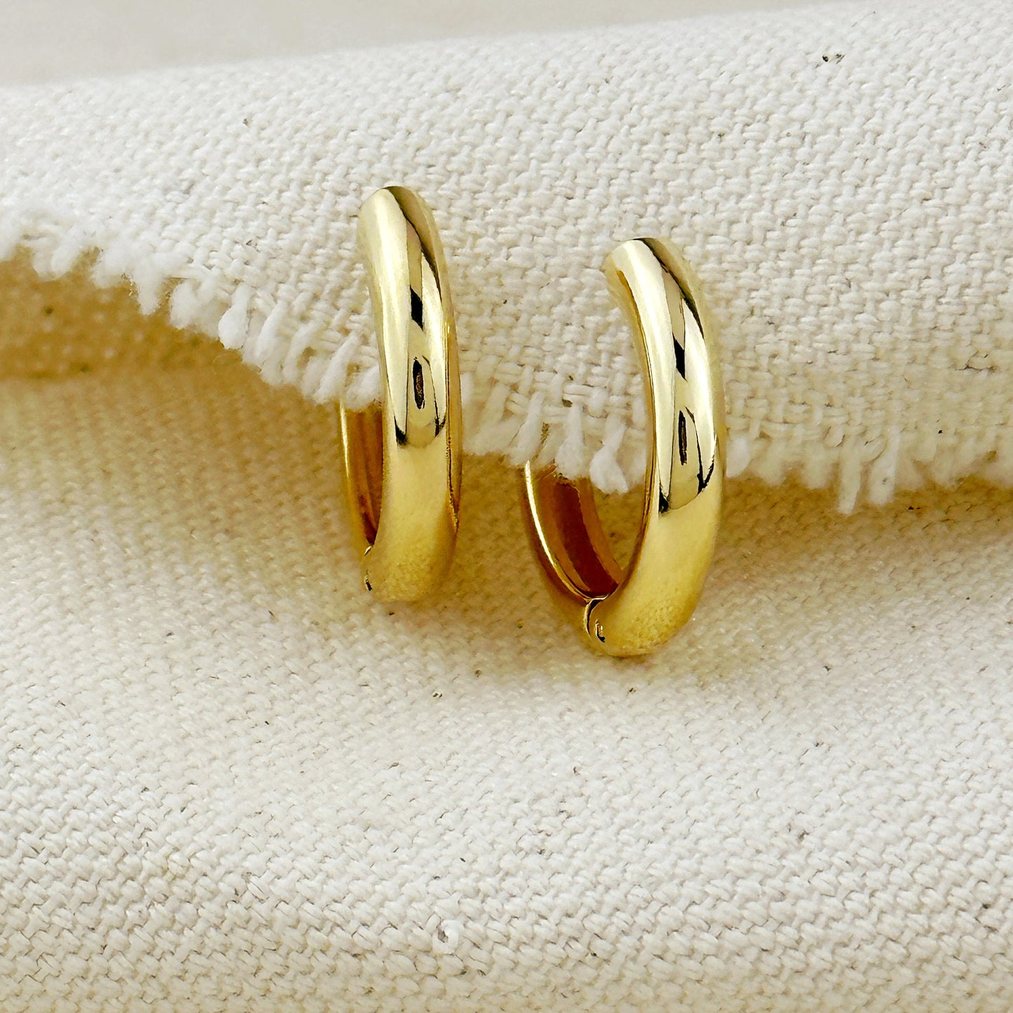 Clicker Hoop Earrings - 20mm Polished Gold Hoops for Women