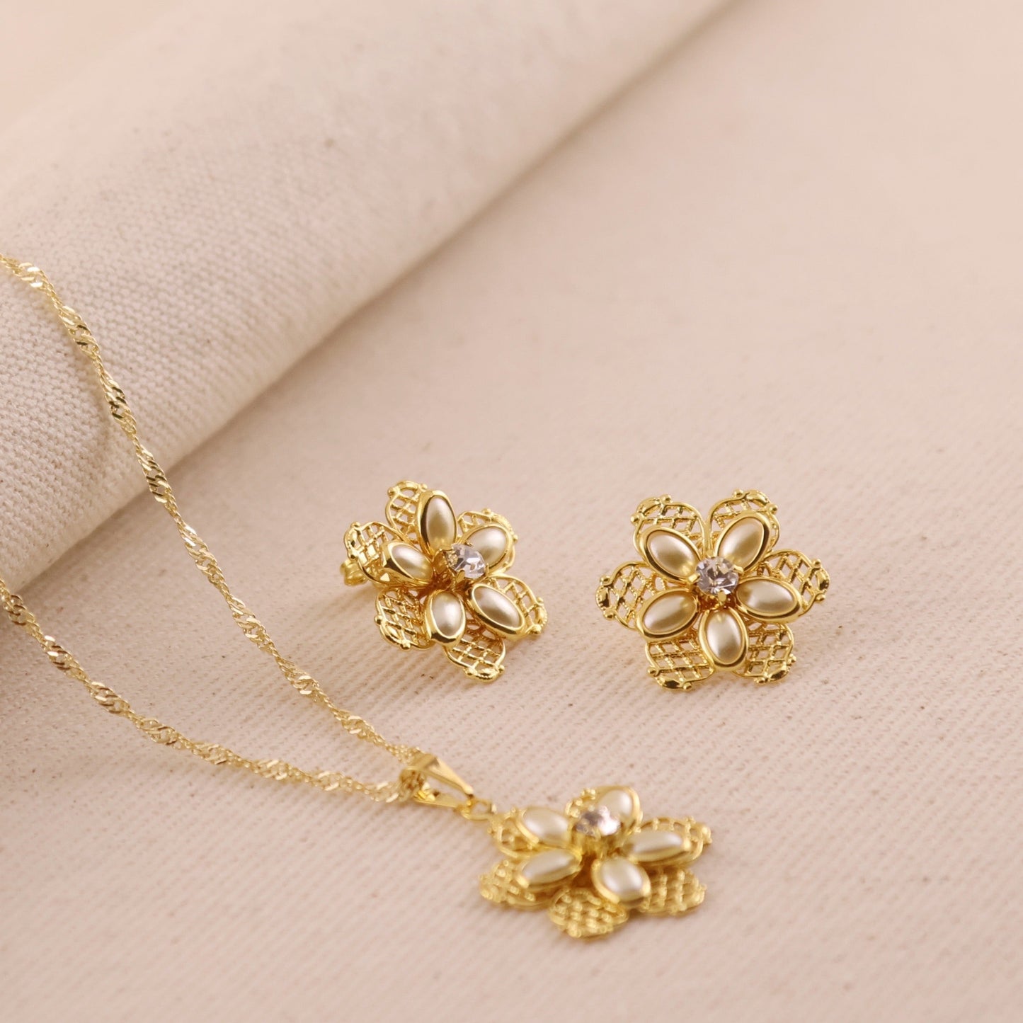 18k Gold Filled Mesh Flower Necklace and Earring Set
