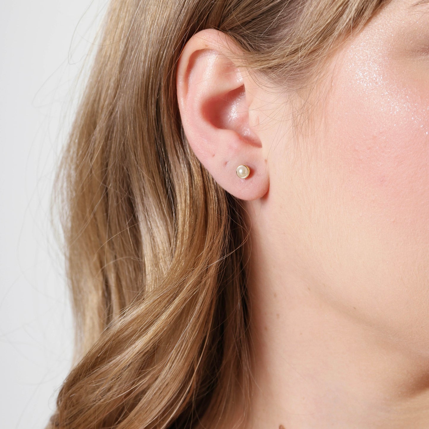 Pearl Stud Earrings - Classic Cabochon Pearl Studs for Women | Hypoallergenic Vintage-Inspired Earrings | Timeless Elegance