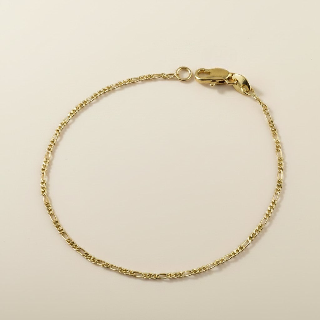 ✨ 18k Gold Filled 1.5mm Figaro Bracelet — Italian Character at Its Most Delicate