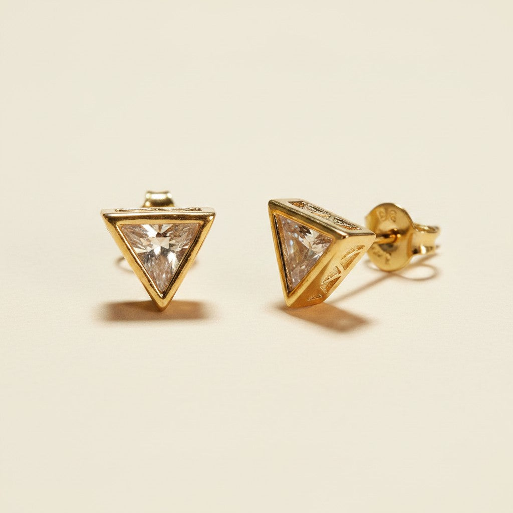 ✨ 18k Gold Filled Triangle CZ Stud Earrings — One Stone. The Perfect Center. The Most Precise Geometry.