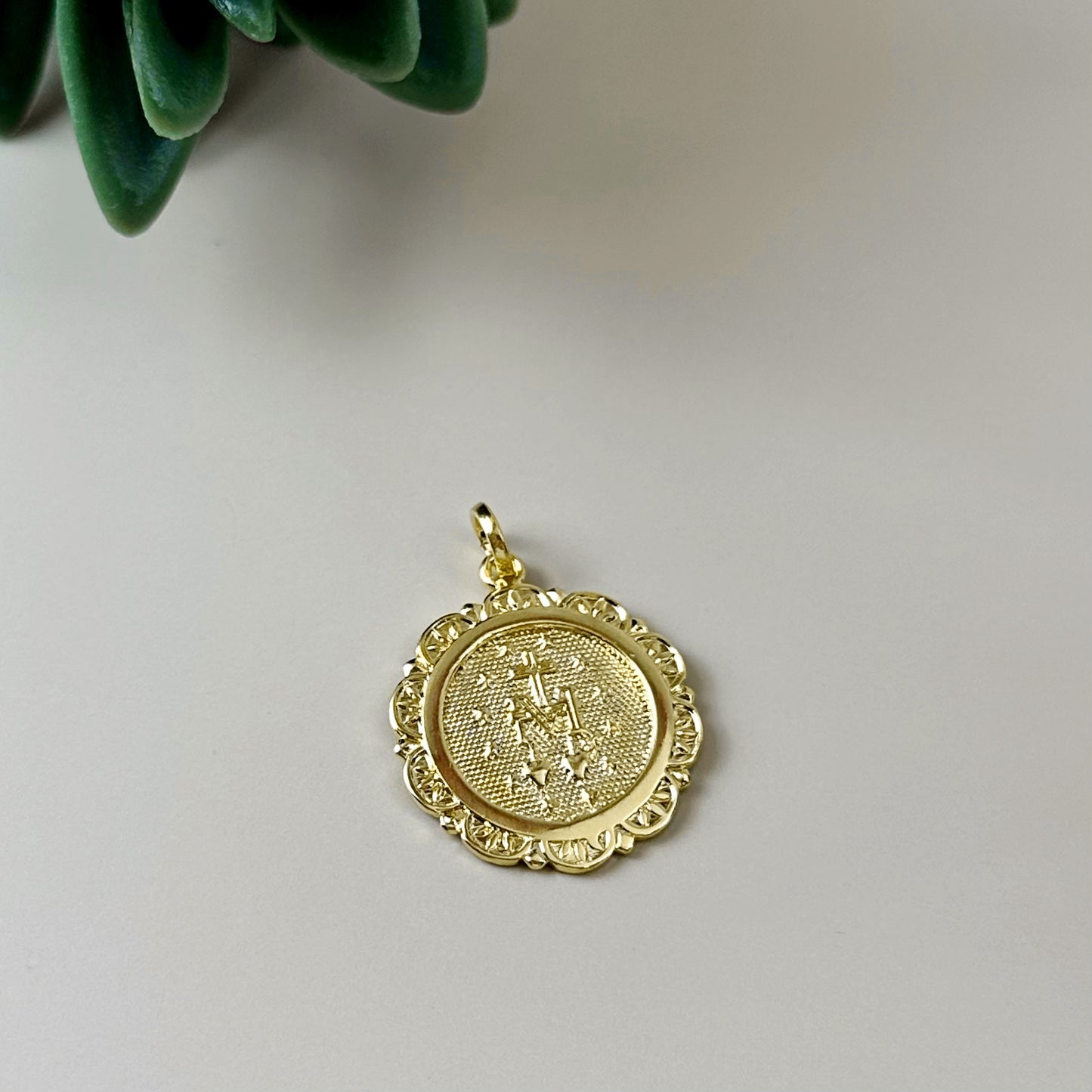 Fleur-de-Lis Miraculous Medal Pendant - Sacred Beauty for Your Daily Journey