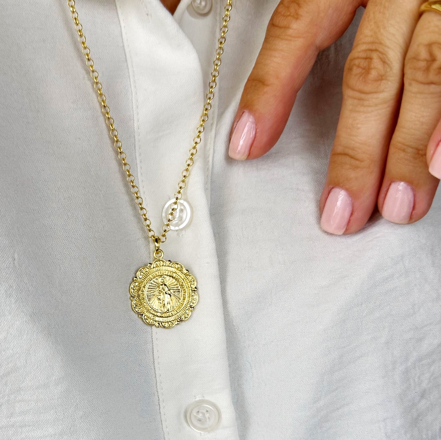 Fleur-de-Lis Miraculous Medal Pendant - Sacred Beauty for Your Daily Journey