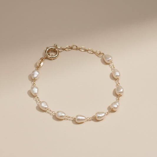 Baroque Pearl Bracelet - Timeless Elegance with a Modern Twist