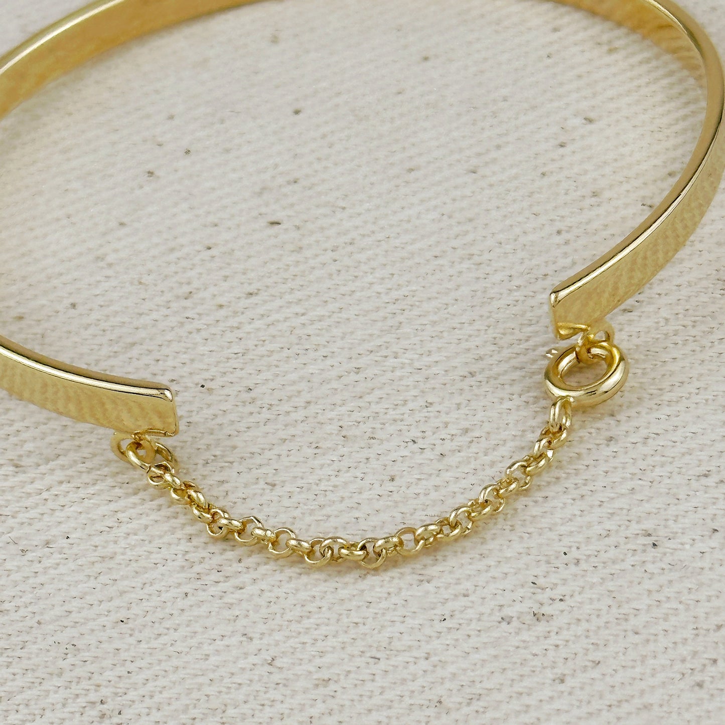 18k Gold Filled Polished Bangle With Chain