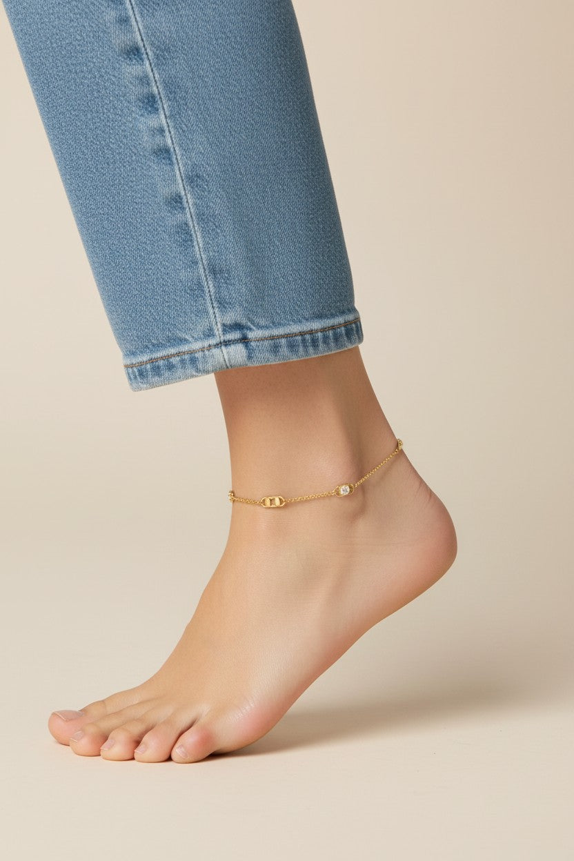 ✨ 18k Gold Filled Rectangular Plate &CZ Anklet — The Same Sleek Architecture. Now at the Ankle.