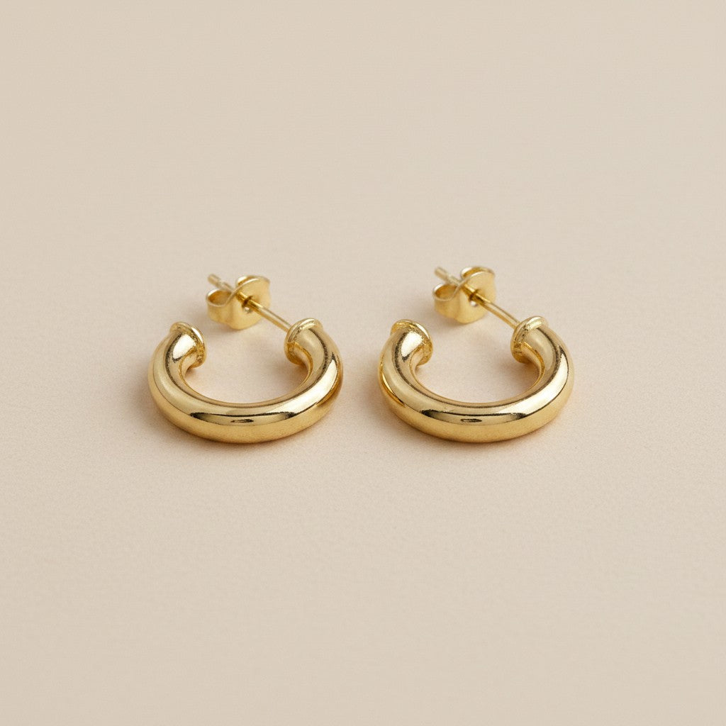 ✨ 18k Gold Filled Mini C-Hoop Earrings — The Classic Shape, Scaled to Everyday Perfection.