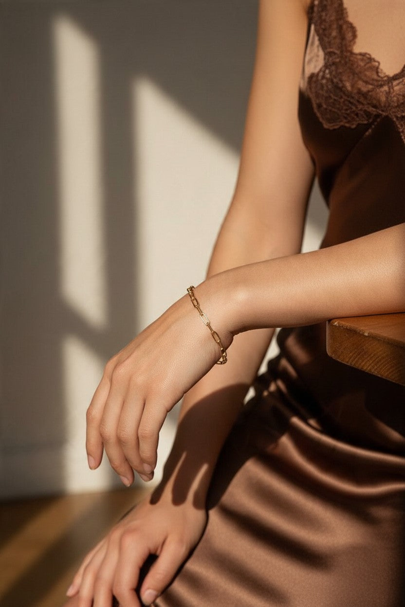 ✨ 18k Gold Filled Paperclip Link Chain Bracelet — Slim Links. Warm Gold. The Most Effortlessly Modern Wrist.
