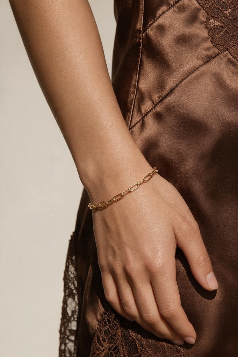 ✨ 18k Gold Filled Paperclip Link Chain Bracelet — Slim Links. Warm Gold. The Most Effortlessly Modern Wrist.