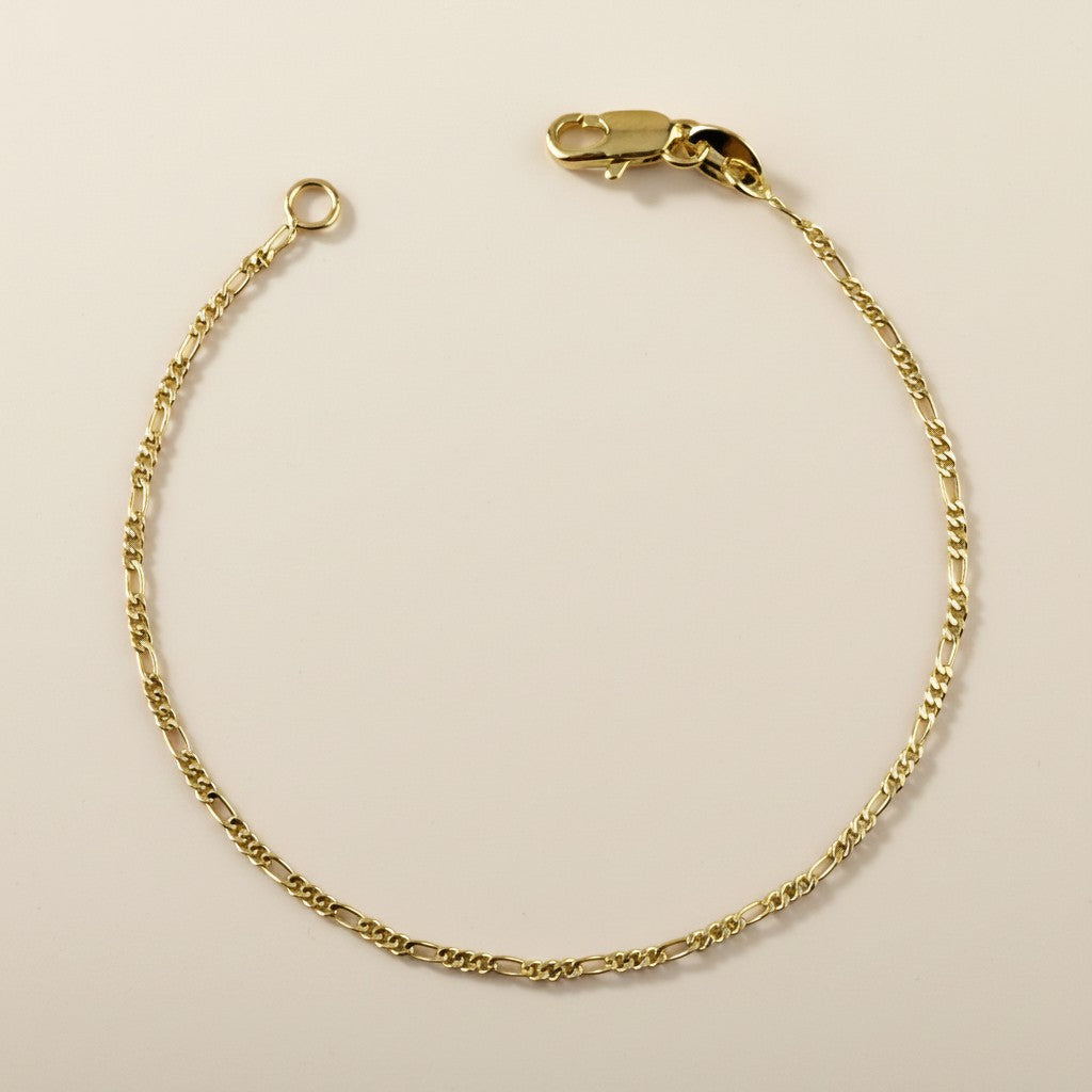 ✨ 18k Gold Filled 1.5mm Figaro Bracelet — Italian Character at Its Most Delicate