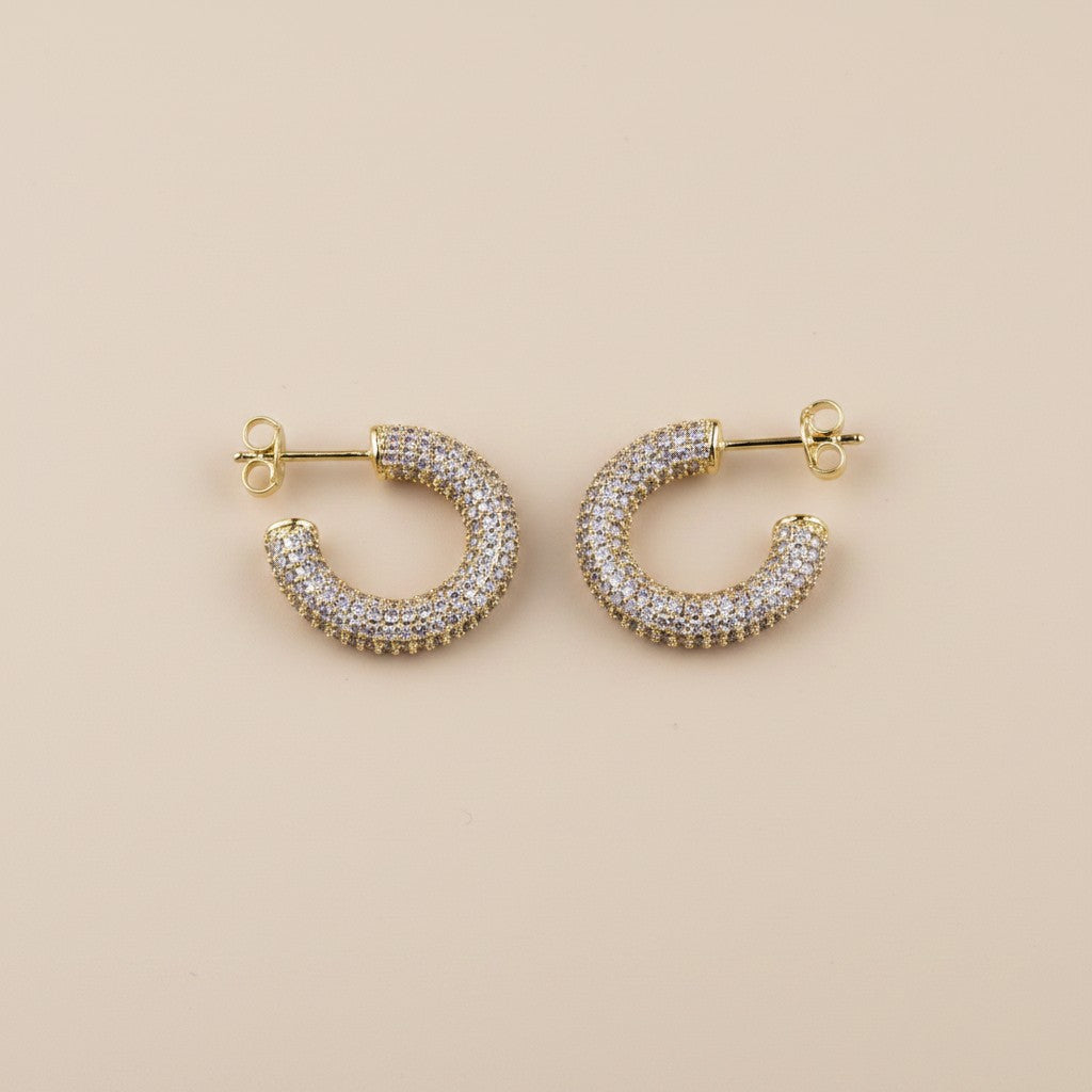 ✨ Iced C-Hoop Earrings — Full Micro CZ Coverage. Three Sizes. Two Metals. One Continuous Sparkle.
