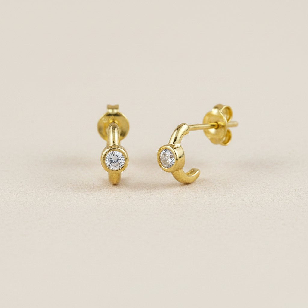 ✨ 18k Gold Filled Solitaire CZ C-Hoop Earrings — One Stone. One Curve. Everything the Ear Needs.