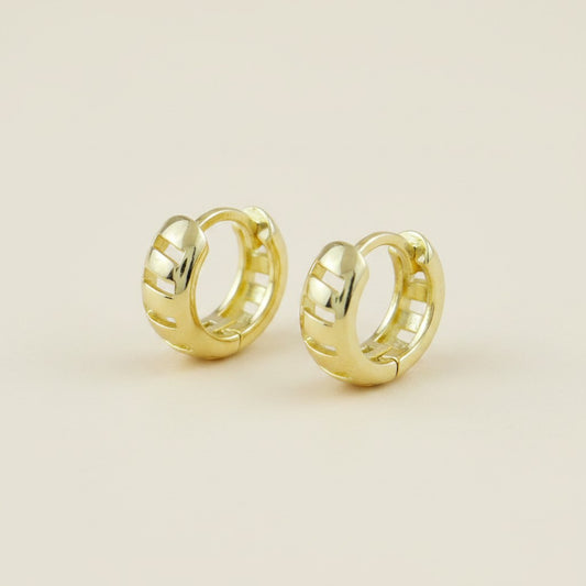 ✨ 18k Gold Filled Small Ribbon Huggie Hoop Earrings — The Cut-Through Pattern, Now Even More Petite.