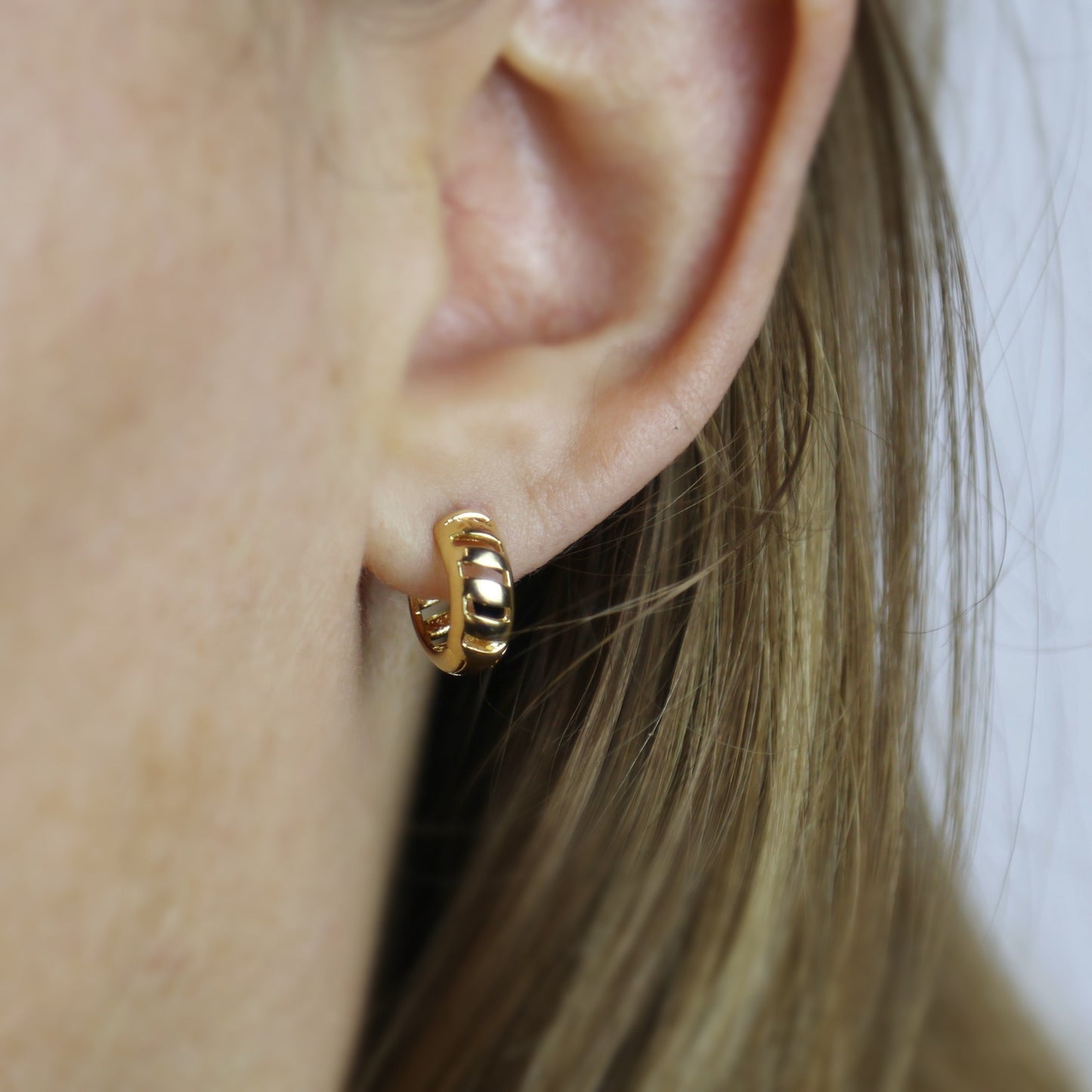 18k Gold Filled Small Ribbon Huggies Hoop Earrings