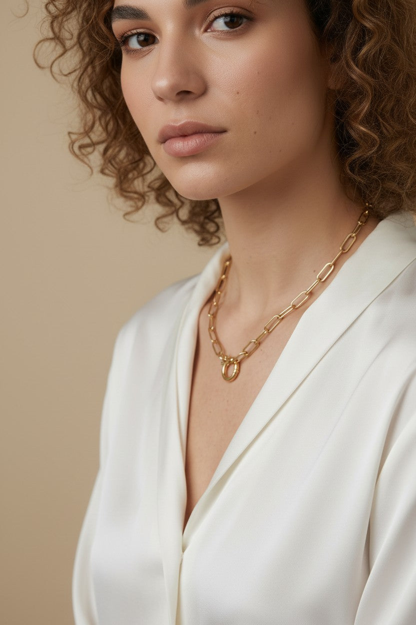 ✨ 18k Gold Filled Paperclip Necklace with Clicker Clasp — The Silhouette Everyone Knows. A Detail Nobody Expects.