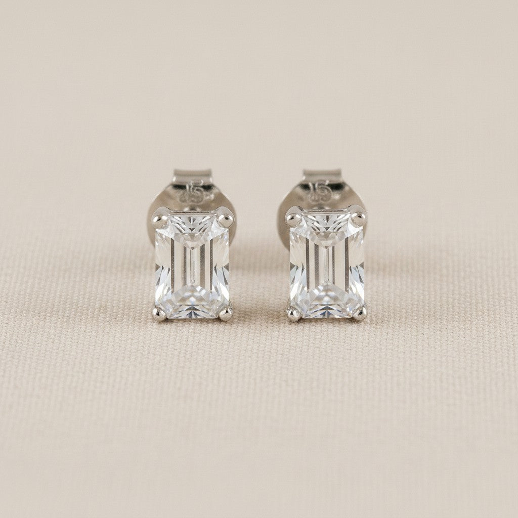 💎 .925 Sterling Silver Emerald-Cut Moissanite Stud Earrings — Step-Cut Clarity. Architectural Precision. 1.6ct Total.