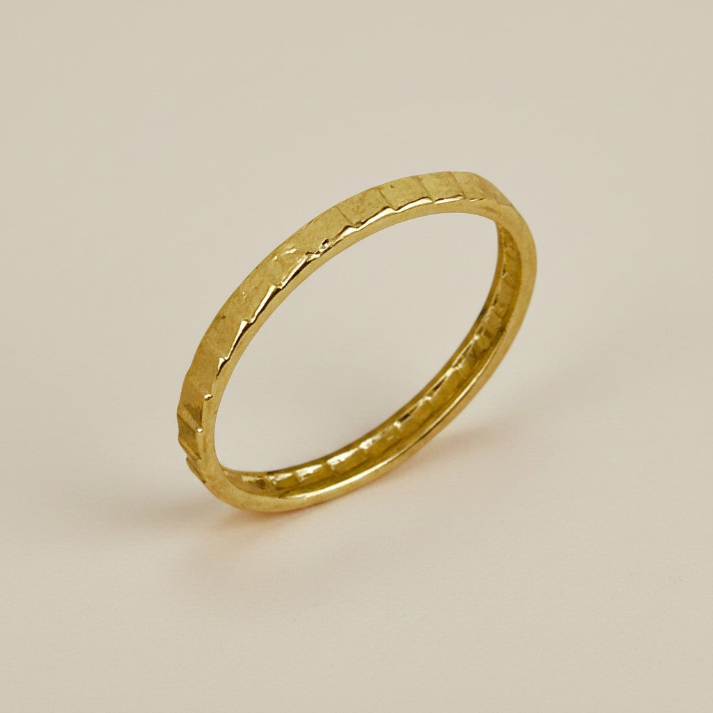 ✨ 18k Gold Filled 2mm Diamond Cut Band Ring — Delicate. Faceted. The Perfect Stacking Layer.