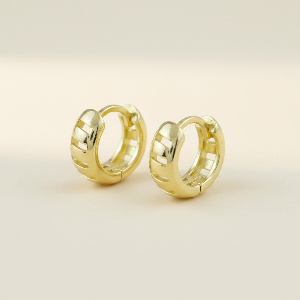 ✨ 18k Gold Filled Small Ribbon Huggie Hoop Earrings — The Cut-Through Pattern, Now Even More Petite.