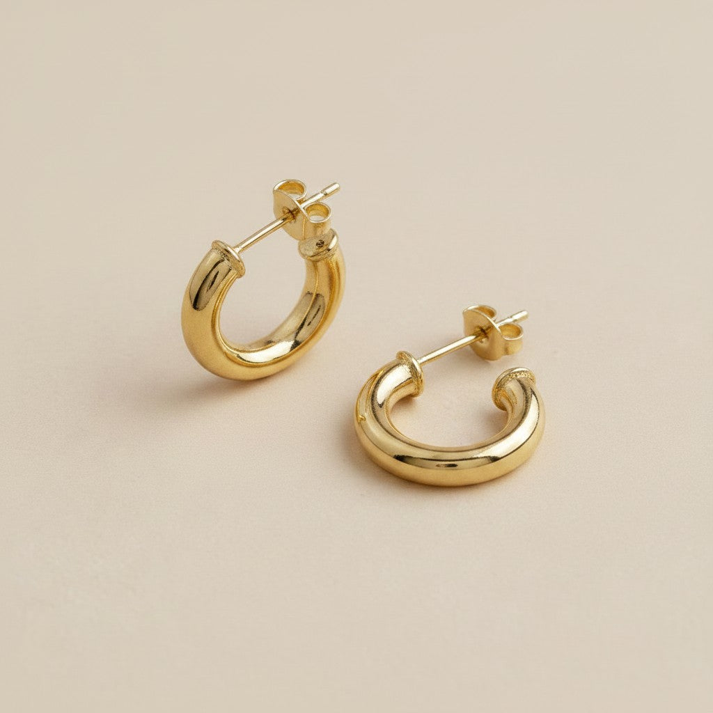 ✨ 18k Gold Filled Mini C-Hoop Earrings — The Classic Shape, Scaled to Everyday Perfection.
