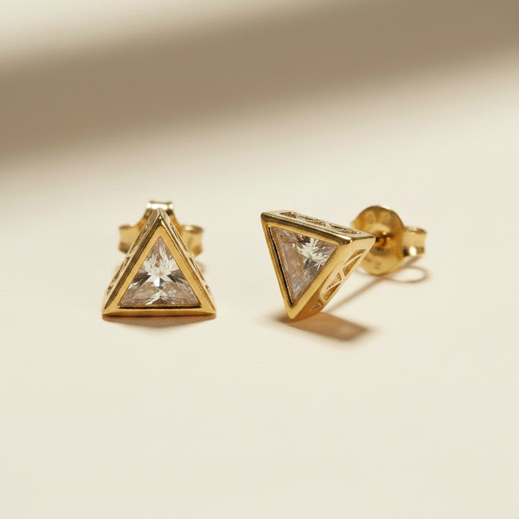 ✨ 18k Gold Filled Triangle CZ Stud Earrings — One Stone. The Perfect Center. The Most Precise Geometry.