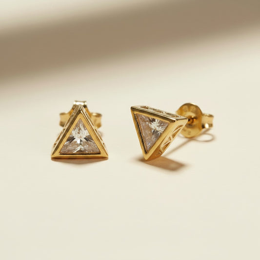 ✨ 18k Gold Filled Triangle CZ Stud Earrings — One Stone. The Perfect Center. The Most Precise Geometry.