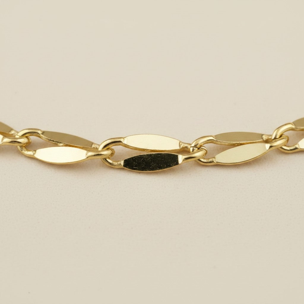✨ 18k Gold Filled Hammered Mariner Bracelet — Flat Links. Sequin Texture. A Captivating Play of Light.