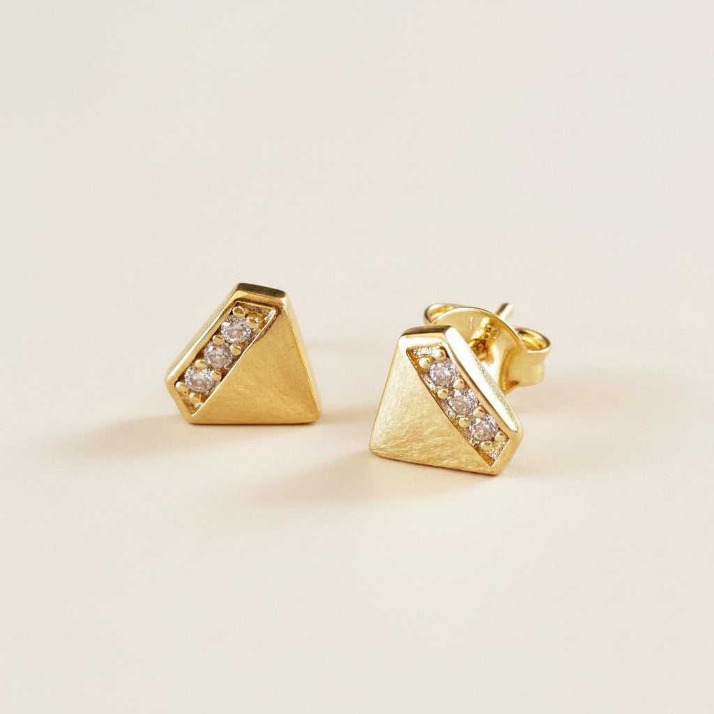 💎 18k Gold Filled 3D Diamond CZ Stud Earrings — Not Flat. Not Plain. Fully Dimensional Sparkle.