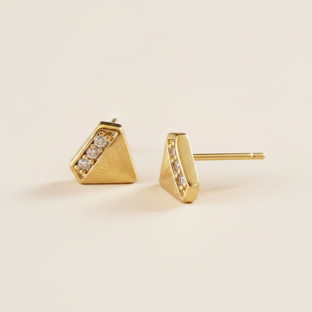 💎 18k Gold Filled 3D Diamond CZ Stud Earrings — Not Flat. Not Plain. Fully Dimensional Sparkle.