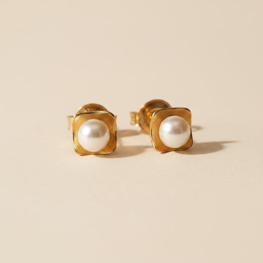 🤍 18k Gold Filled Pearl Square Plate Stud Earrings — One Pearl. One Square. Perfect Together.