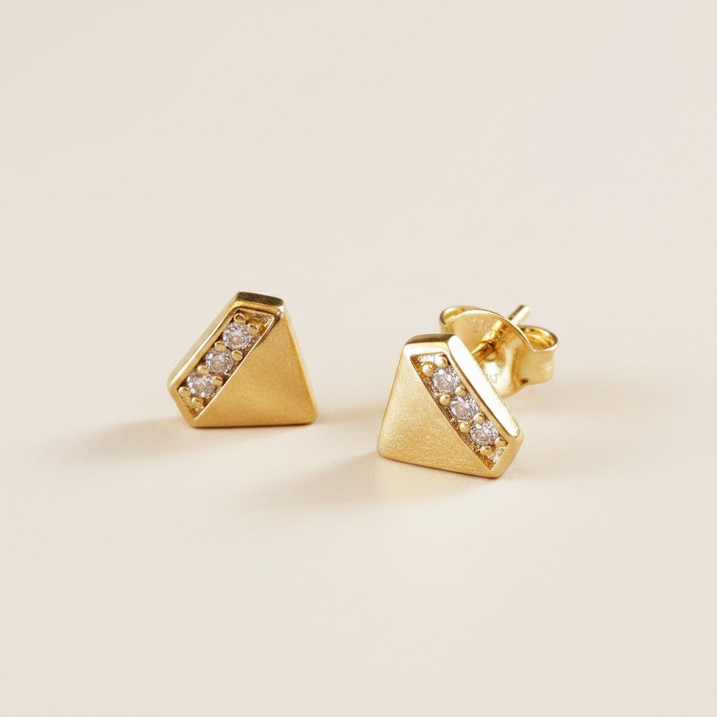 💎 18k Gold Filled 3D Diamond CZ Stud Earrings — Not Flat. Not Plain. Fully Dimensional Sparkle.