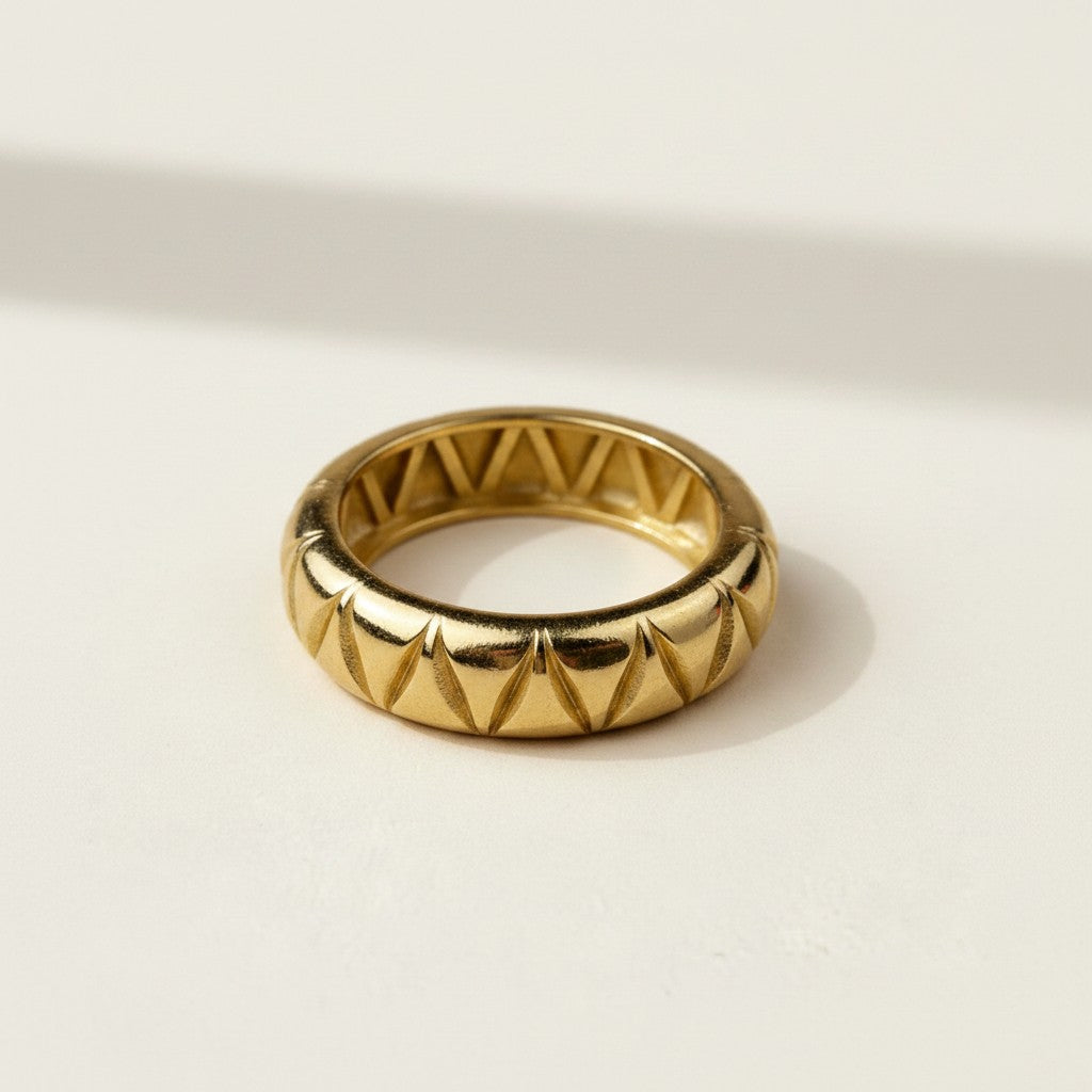 ✨ 18k Gold Filled Diamond Cut Band Ring — Faceted Edge to Edge. Trendsetting, By Design.