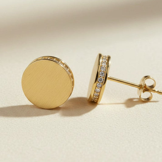 ✨ 18k Gold Filled Brushed Button Stud Earrings — Matte Gold. Edge Sparkle. The Detail That Makes It.