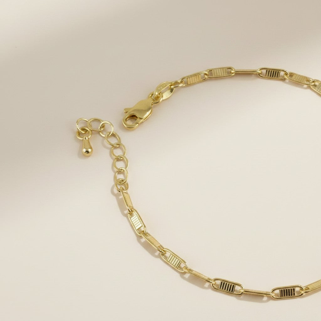 18k Gold Filled Textured Bar Link Bracelet — Architecture at the Wrist. Gold That Earns a Closer Look.