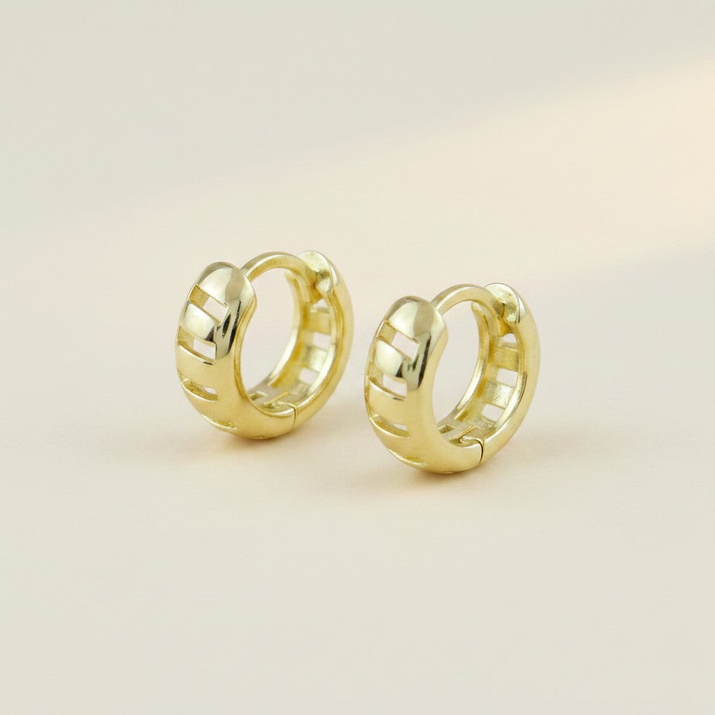 ✨ 18k Gold Filled Small Ribbon Huggie Hoop Earrings — The Cut-Through Pattern, Now Even More Petite.