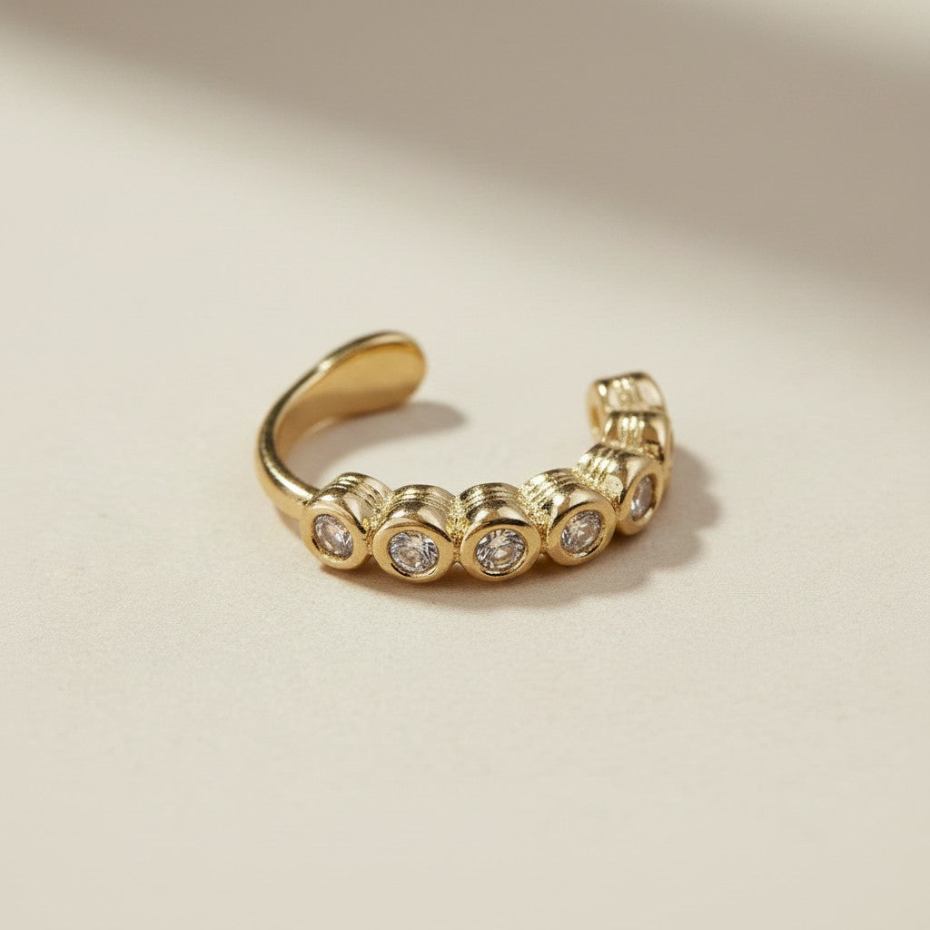 ✨ 18k Gold Filled CZ Ear Cuff — Clear Brilliance Along the Arc. No Piercing Needed.