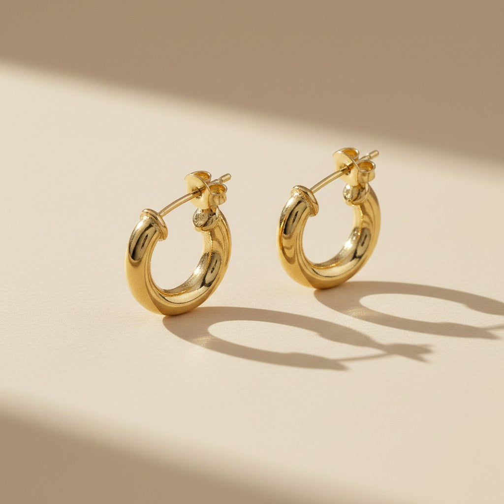 ✨ 18k Gold Filled Mini C-Hoop Earrings — The Classic Shape, Scaled to Everyday Perfection.