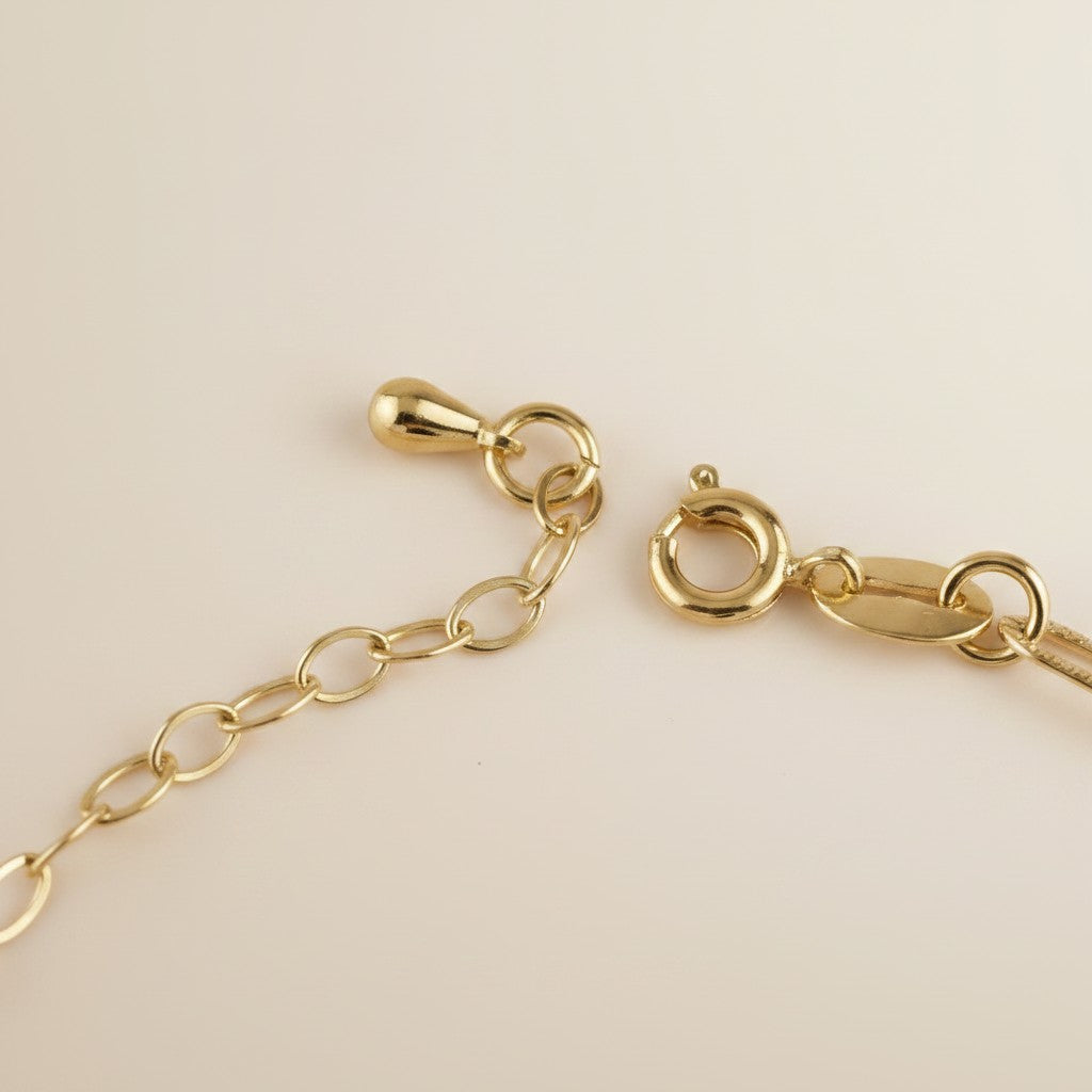 ✨ 18k Gold Filled Diamond-Cut Paperclip & Pearl Bracelet — Modern Edge Meets Timeless Softness