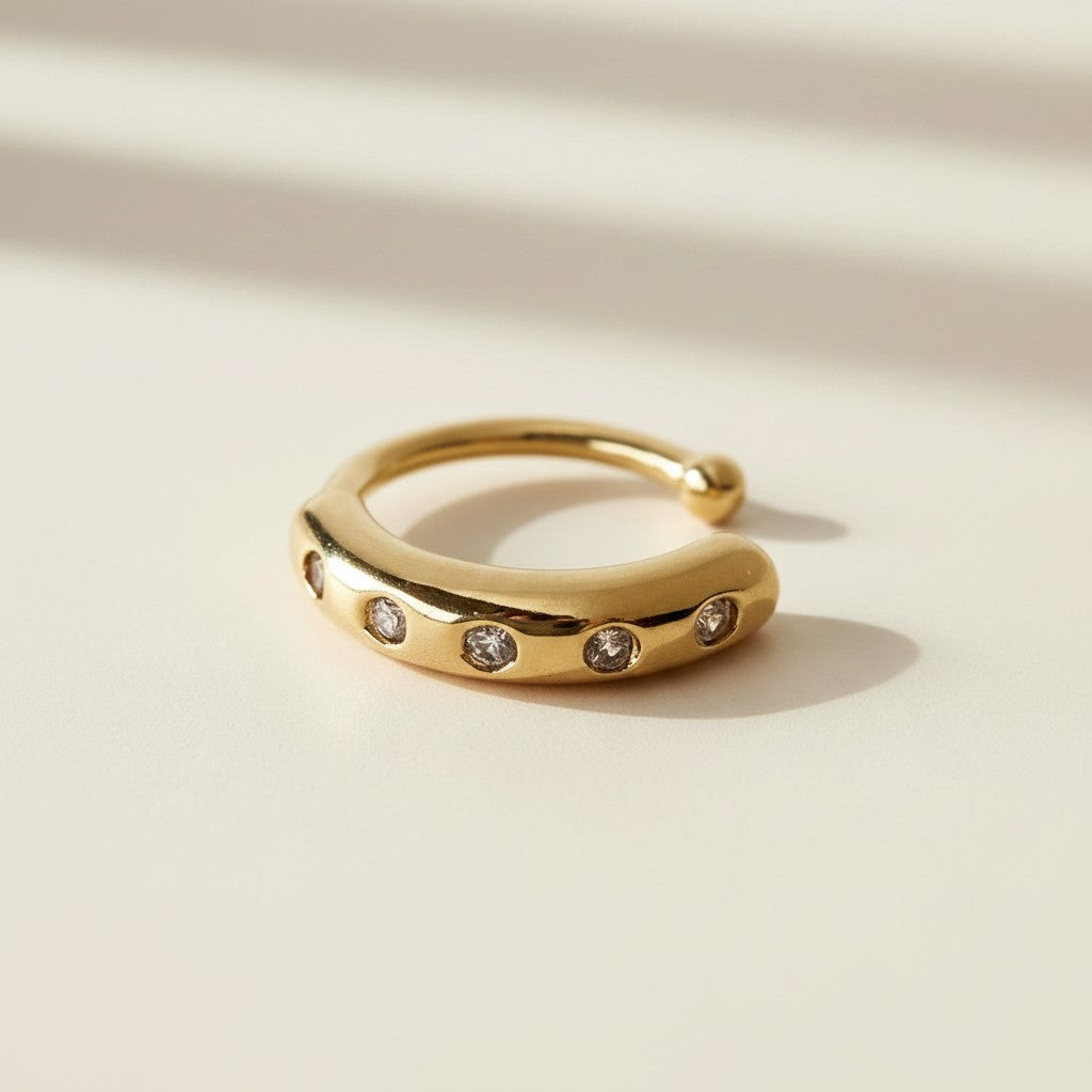 ✨ 18k Gold Filled Brilliant CZ Ear Cuff — A Curved Line of Diamond-Like Light. Wear It With Everything.