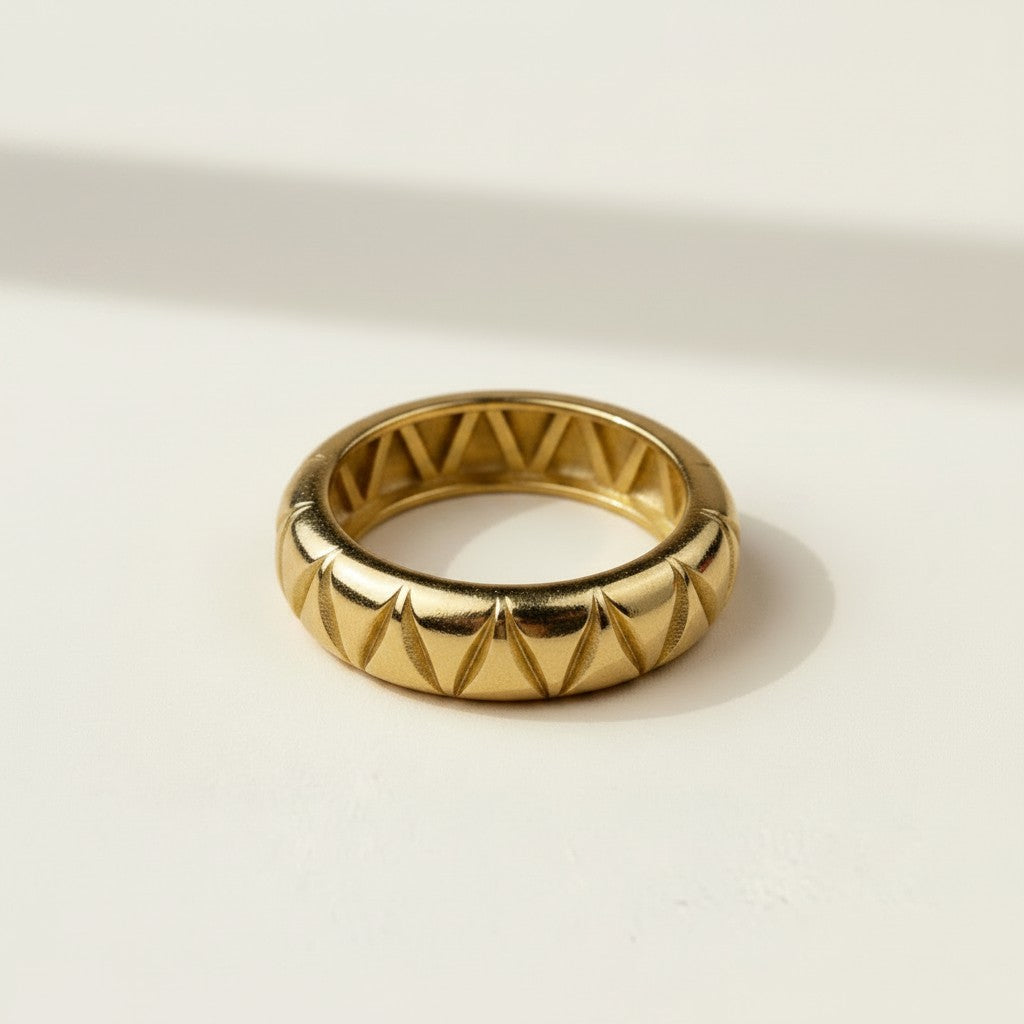 ✨ 18k Gold Filled Diamond Cut Band Ring — Faceted Edge to Edge. Trendsetting, By Design.