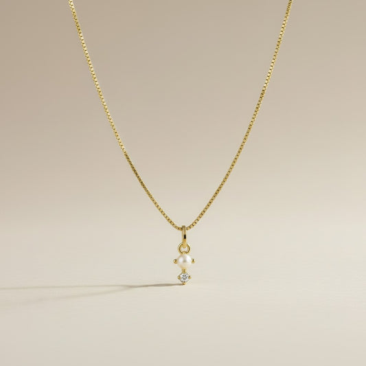 ✨ 18k Gold Filled Pearl &amp; Crystal Pendant Necklace — Timeless Softness. Modern Sparkle. Perfect Together.