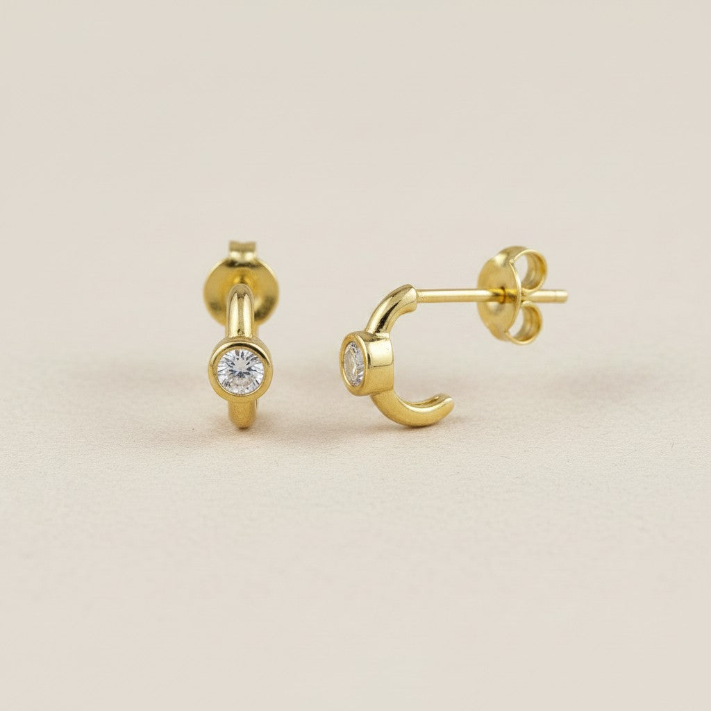 ✨ 18k Gold Filled Solitaire CZ C-Hoop Earrings — One Stone. One Curve. Everything the Ear Needs.