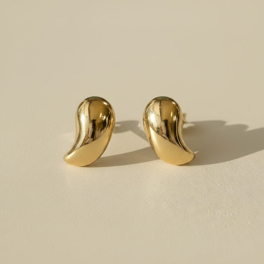 ✨ 18k Gold Filled Polished Curved Drop Earrings — A Single Graceful Drop. Nothing More Needed.