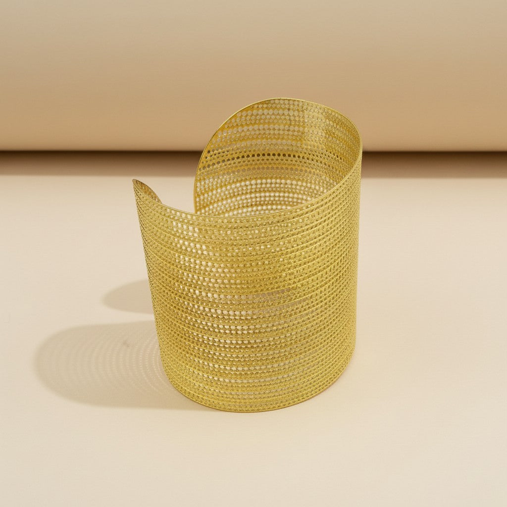 FLAT DETAILED CUFF