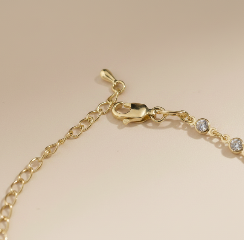 ✨ 18k Gold Filled CZ Bezel Hand Chain — More Stones. More Sparkle. More of Everything.